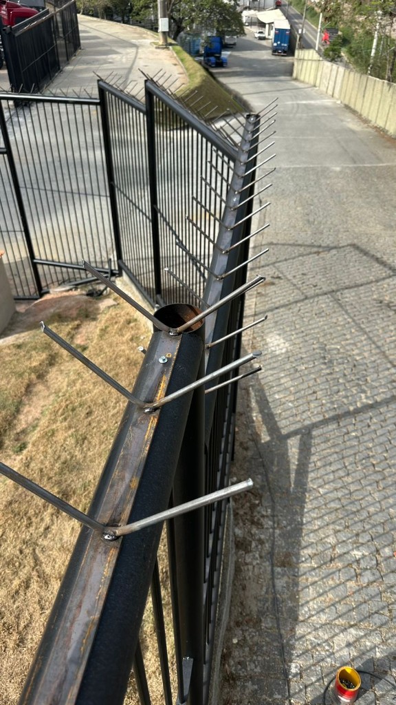 Grades metálicas com ponta de lança confeccionadas pela MN Soares